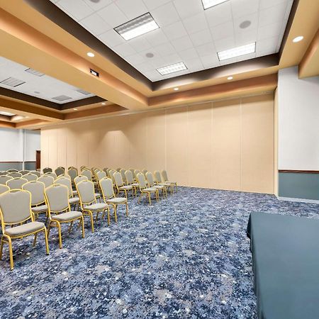 Clarion Inn & Suites And Convention Center Kearney Eksteriør billede