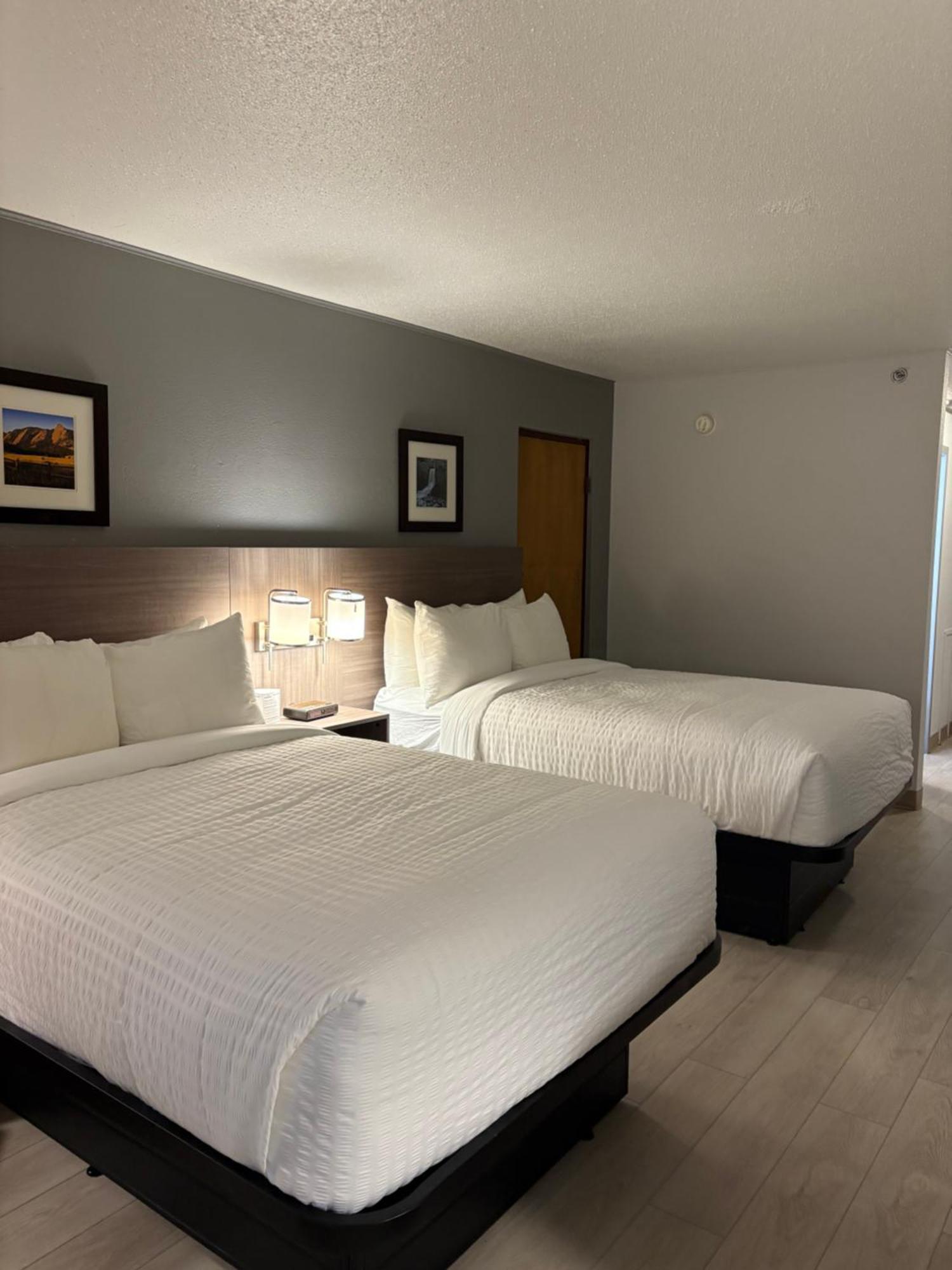 Clarion Inn & Suites And Convention Center Kearney Eksteriør billede