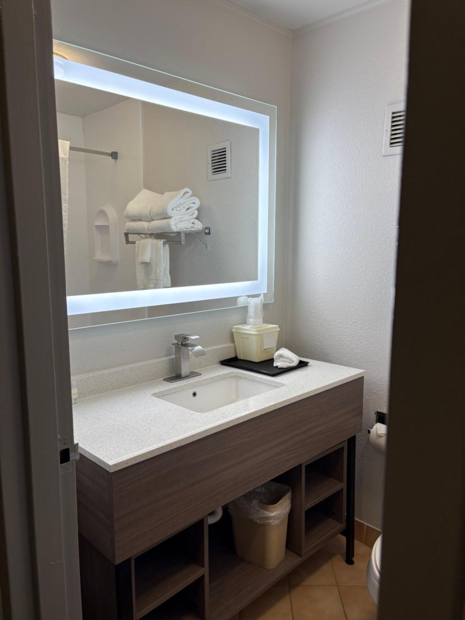 Clarion Inn & Suites And Convention Center Kearney Eksteriør billede