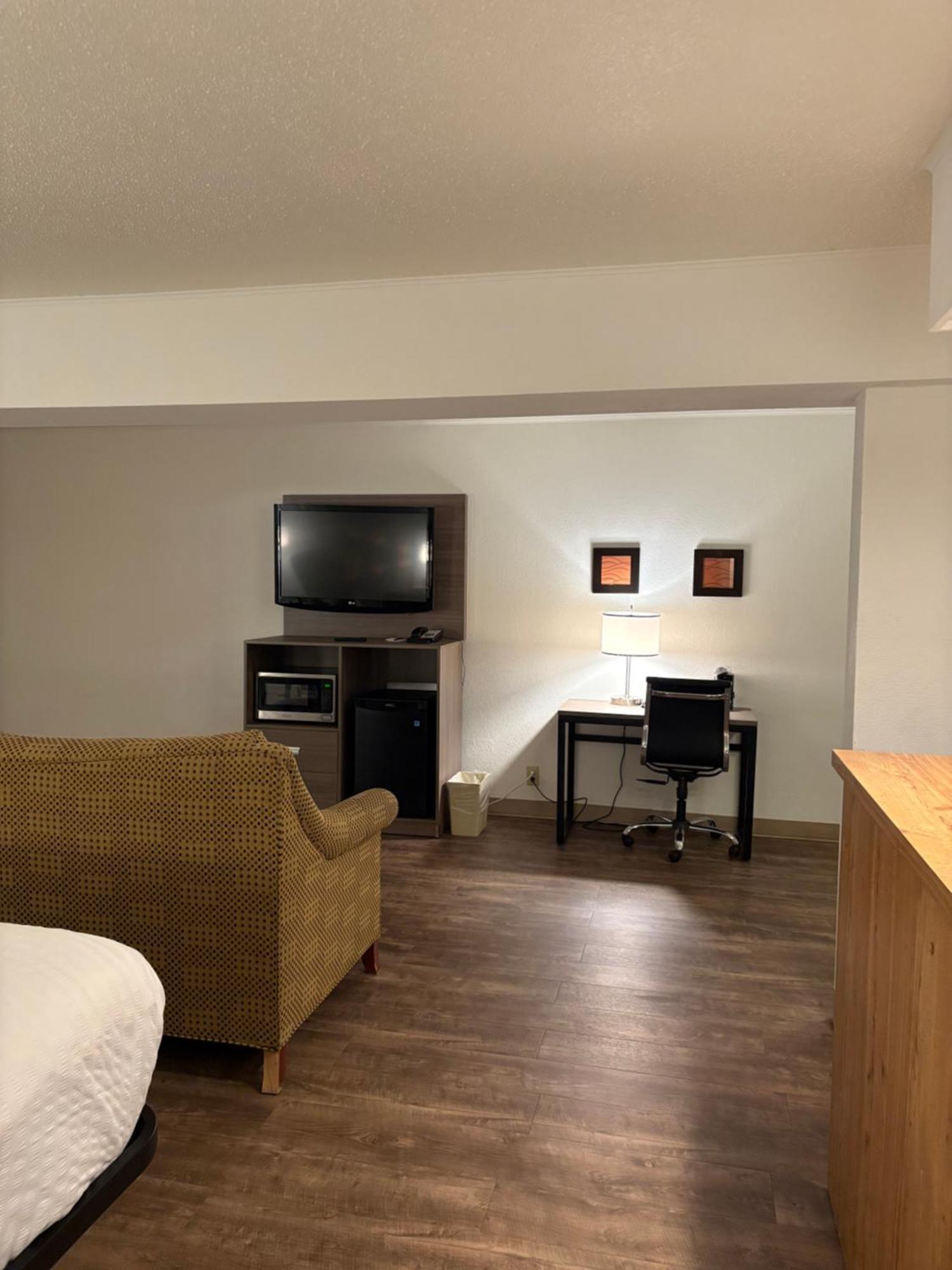 Clarion Inn & Suites And Convention Center Kearney Eksteriør billede