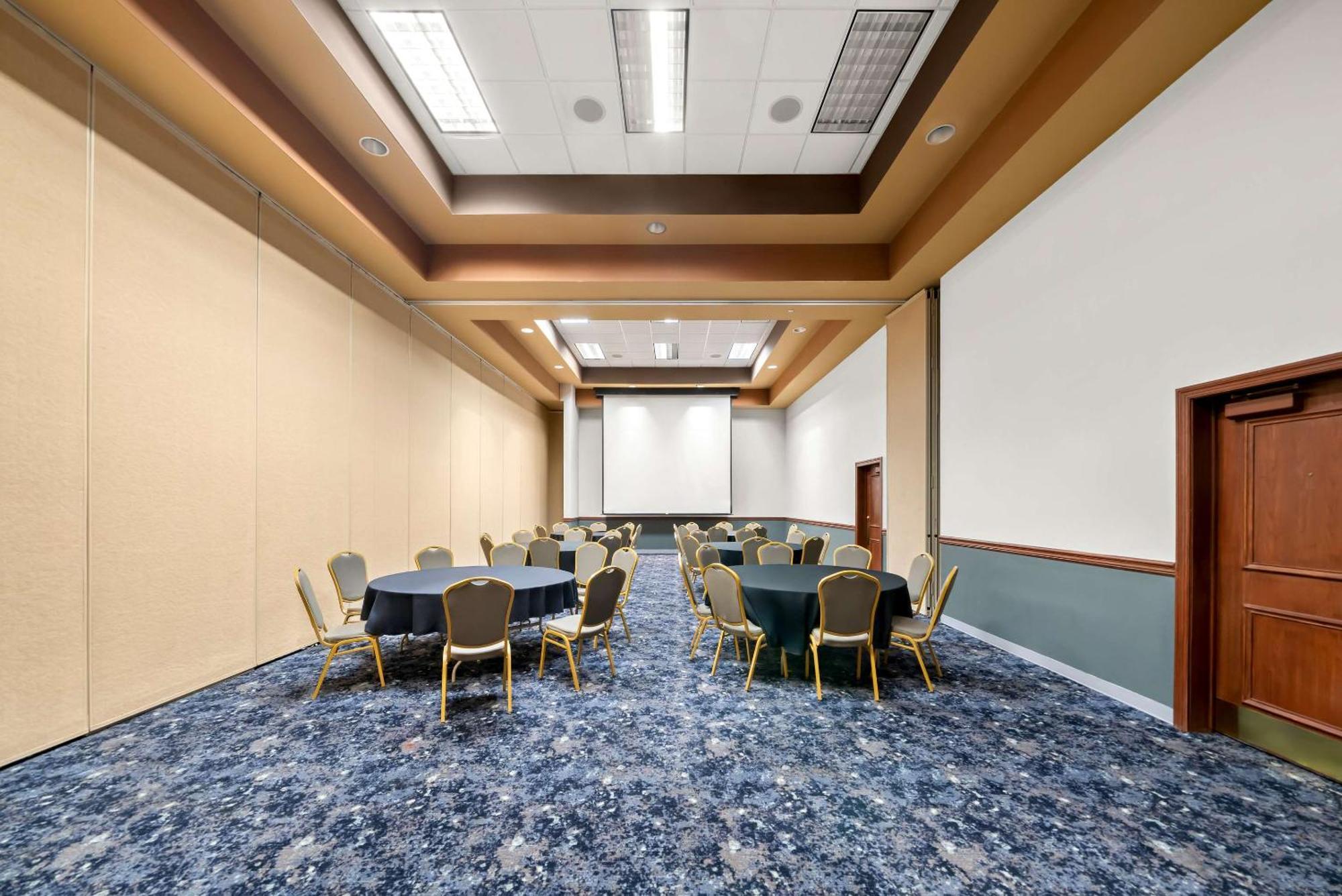 Clarion Inn & Suites And Convention Center Kearney Eksteriør billede