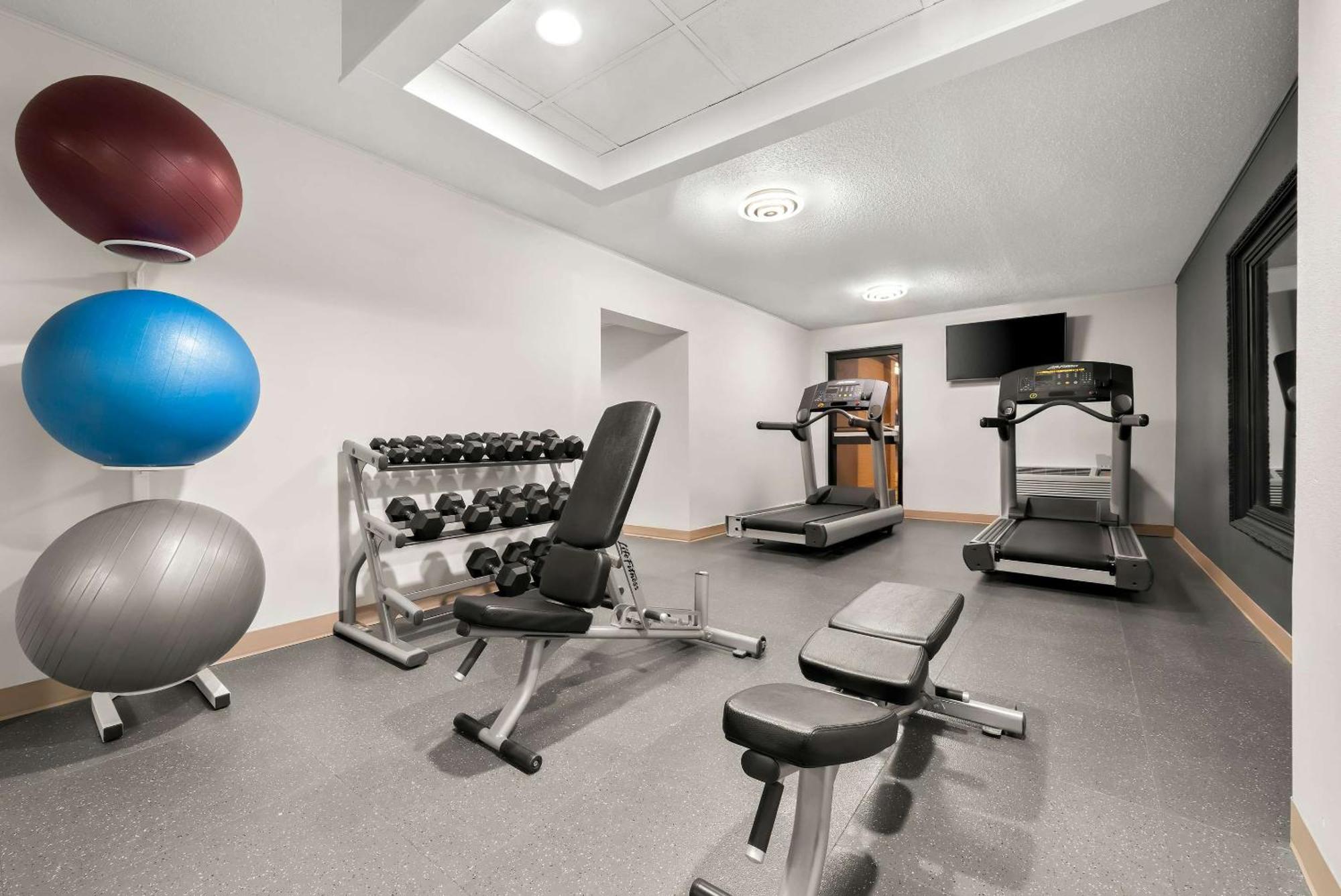 Clarion Inn & Suites And Convention Center Kearney Eksteriør billede