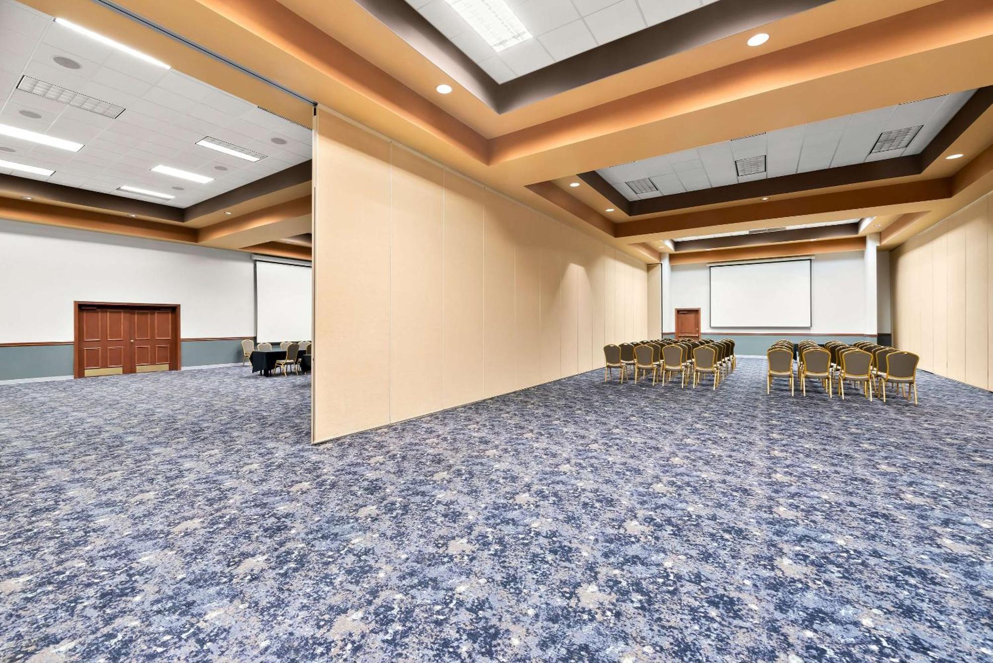 Clarion Inn & Suites And Convention Center Kearney Eksteriør billede