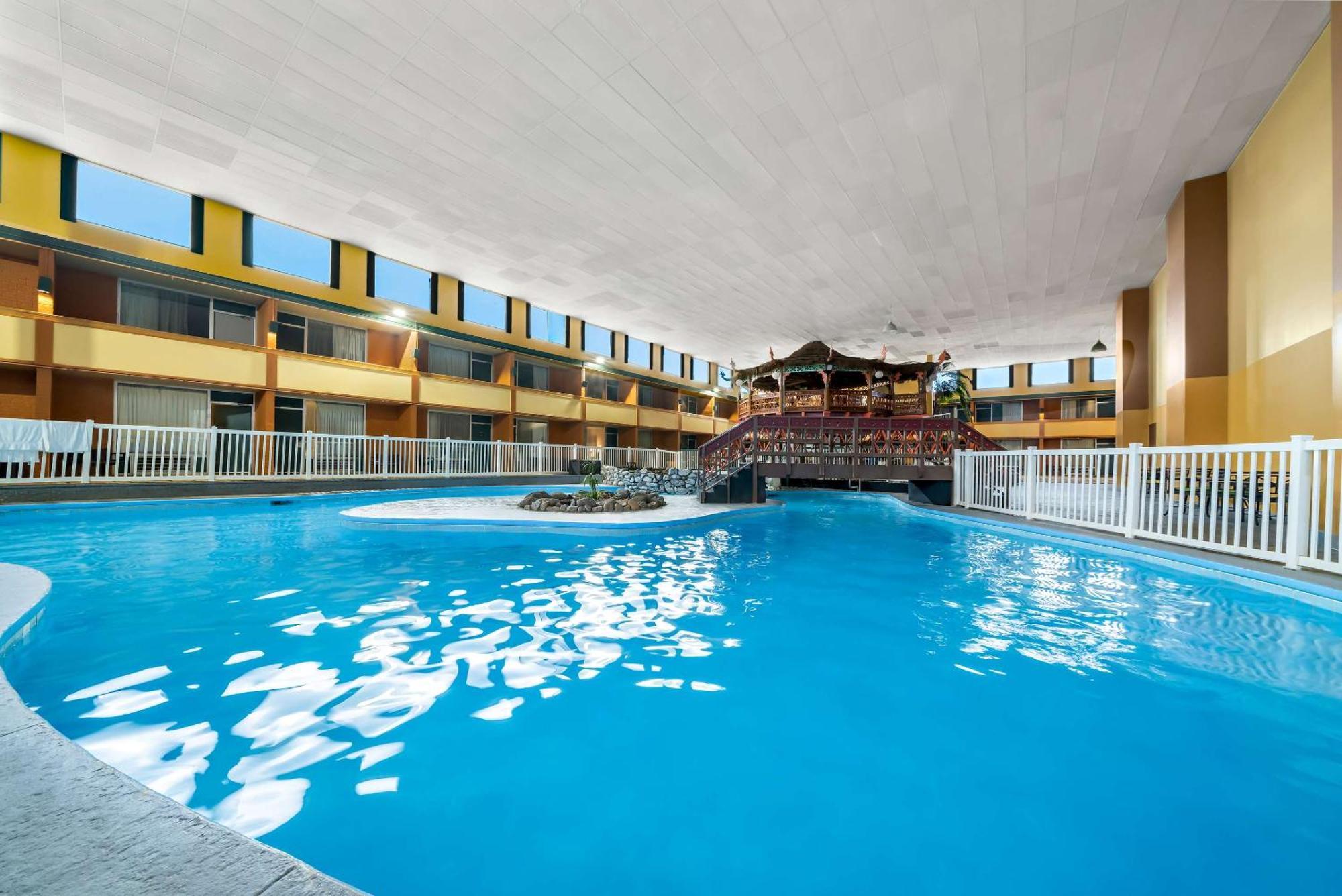 Clarion Inn & Suites And Convention Center Kearney Eksteriør billede
