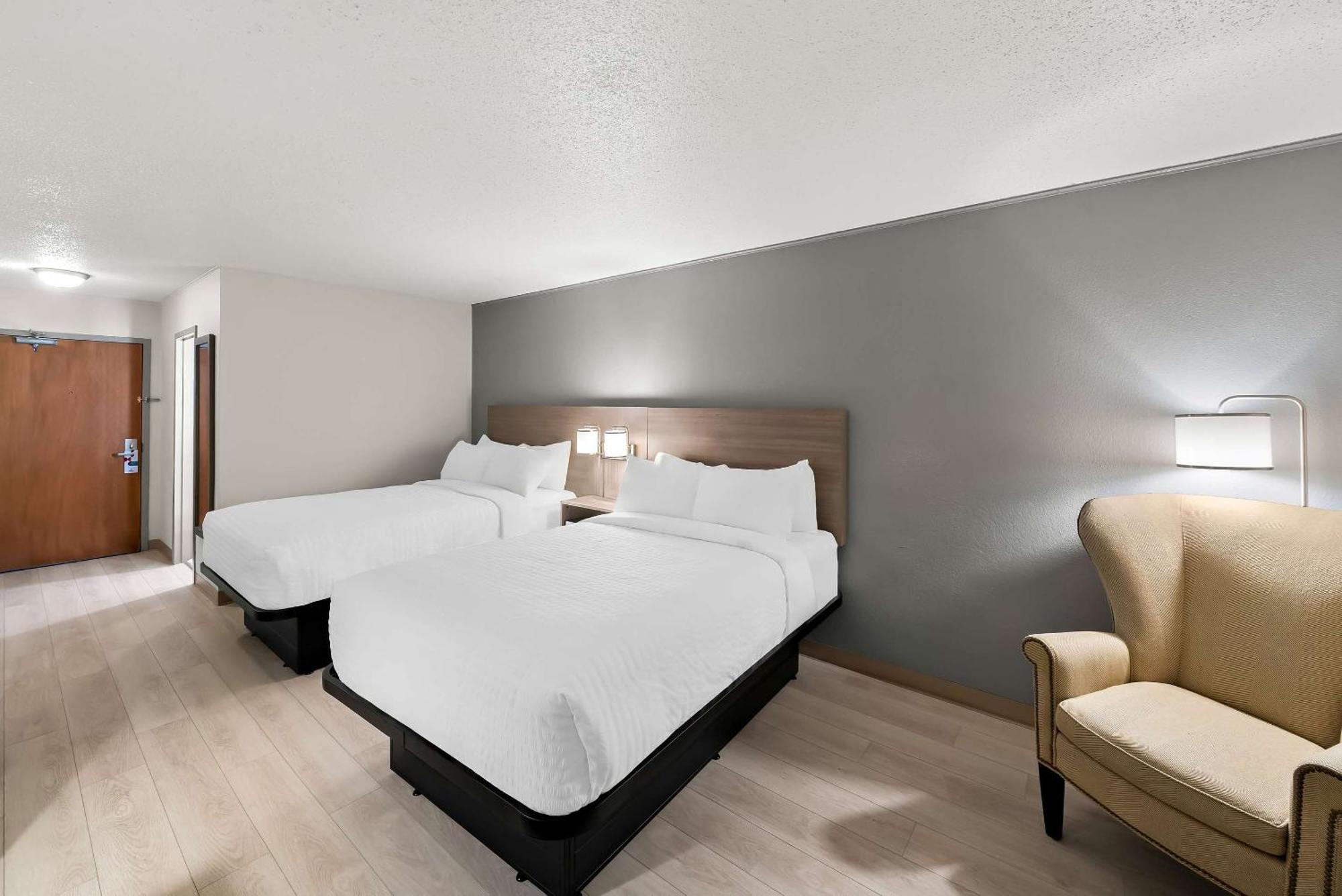 Clarion Inn & Suites And Convention Center Kearney Eksteriør billede