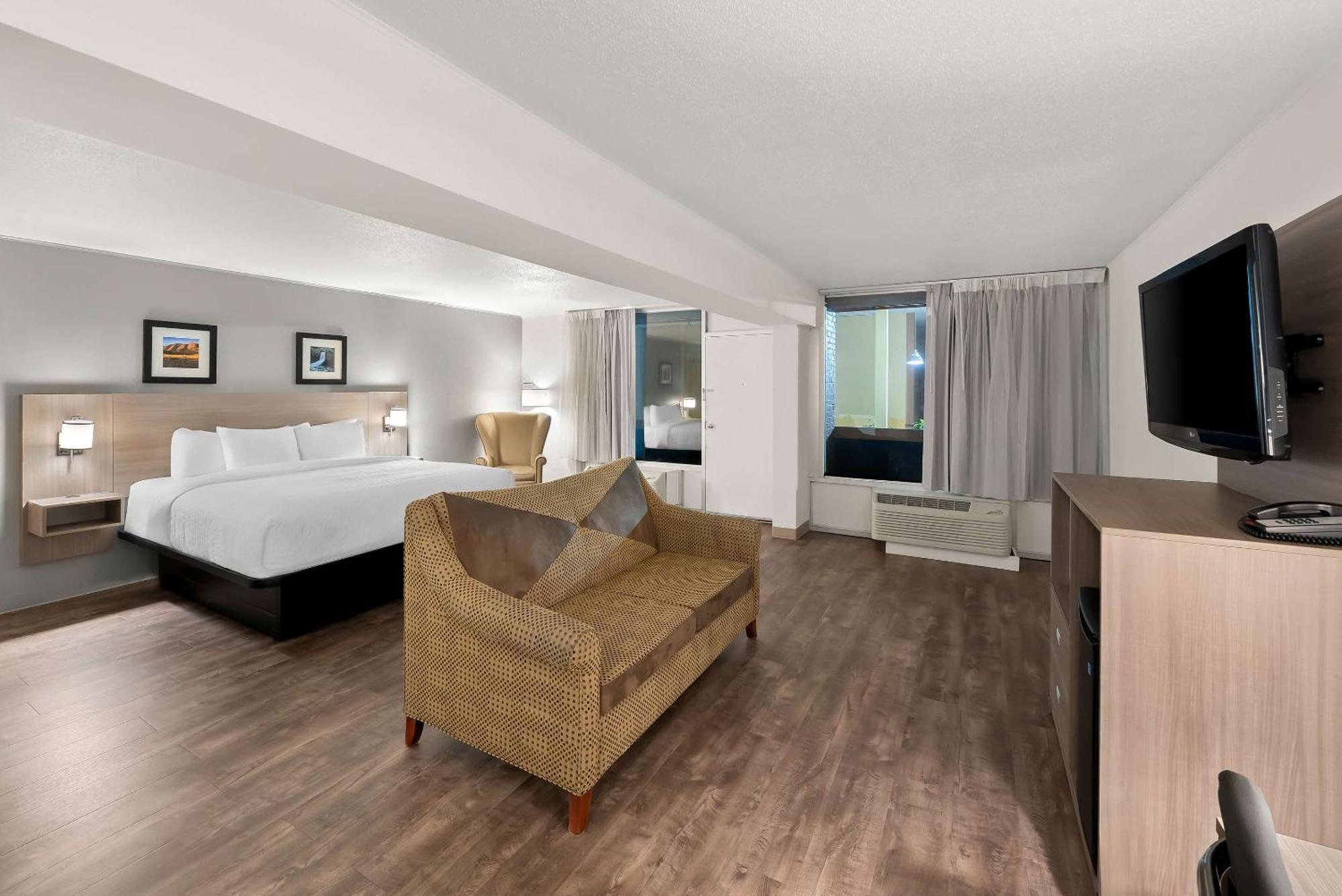 Clarion Inn & Suites And Convention Center Kearney Eksteriør billede