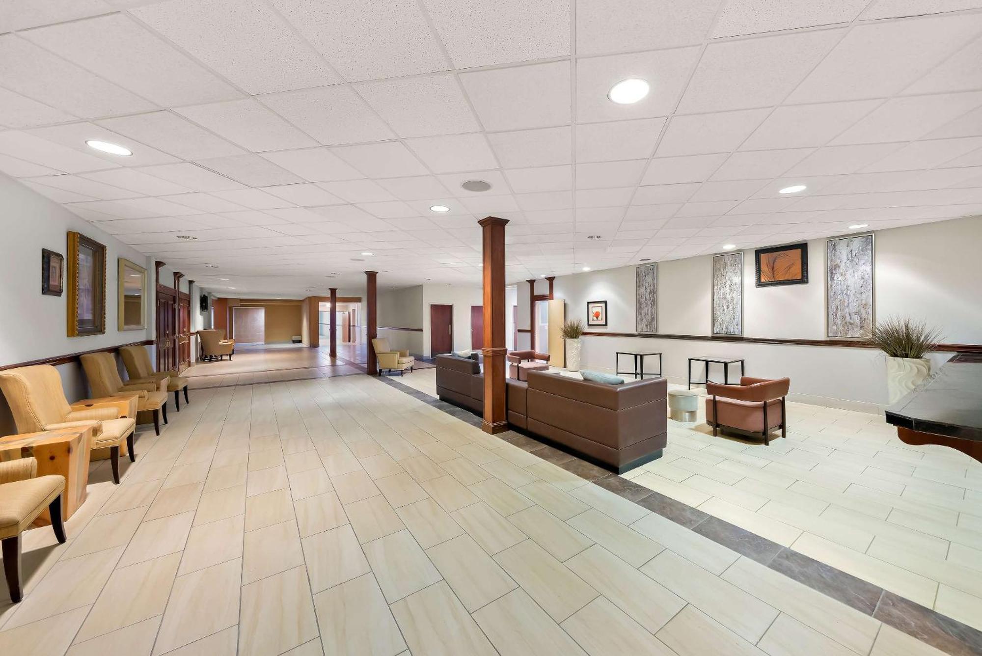 Clarion Inn & Suites And Convention Center Kearney Eksteriør billede