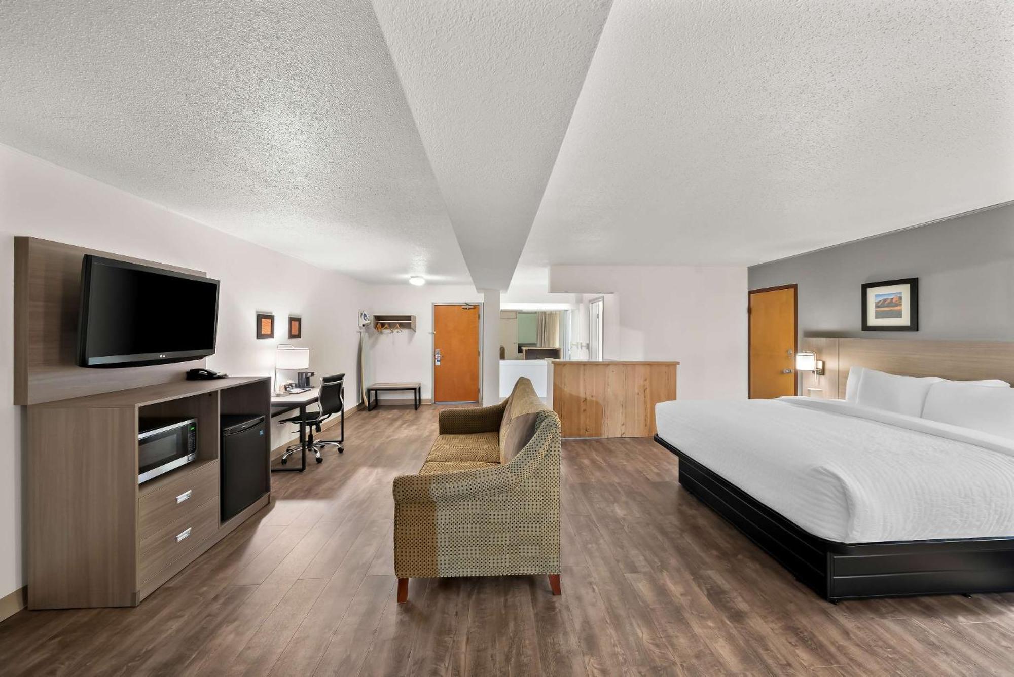 Clarion Inn & Suites And Convention Center Kearney Eksteriør billede